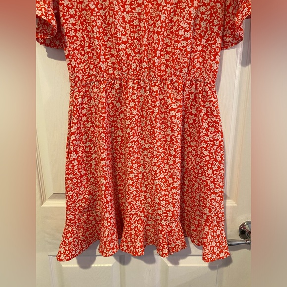 EUC ditsy Red Floral mini sundress size medium - Picture 10 of 12
